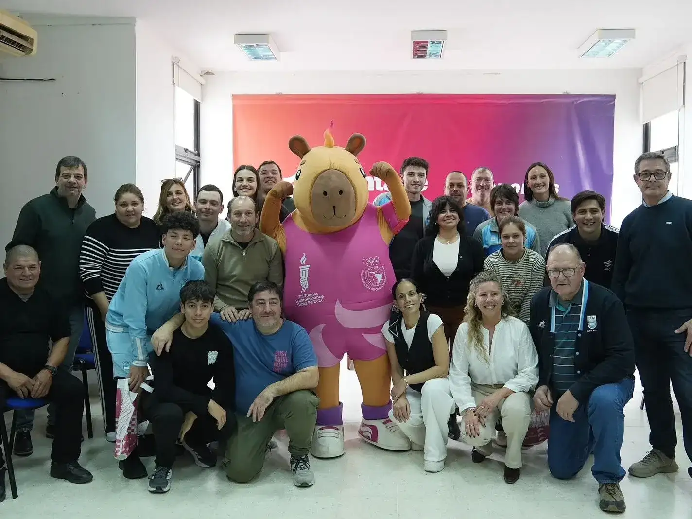 Cada deportista recibió una beca de tres millones de pesos para acompañar su preparación y participación en la competencia.