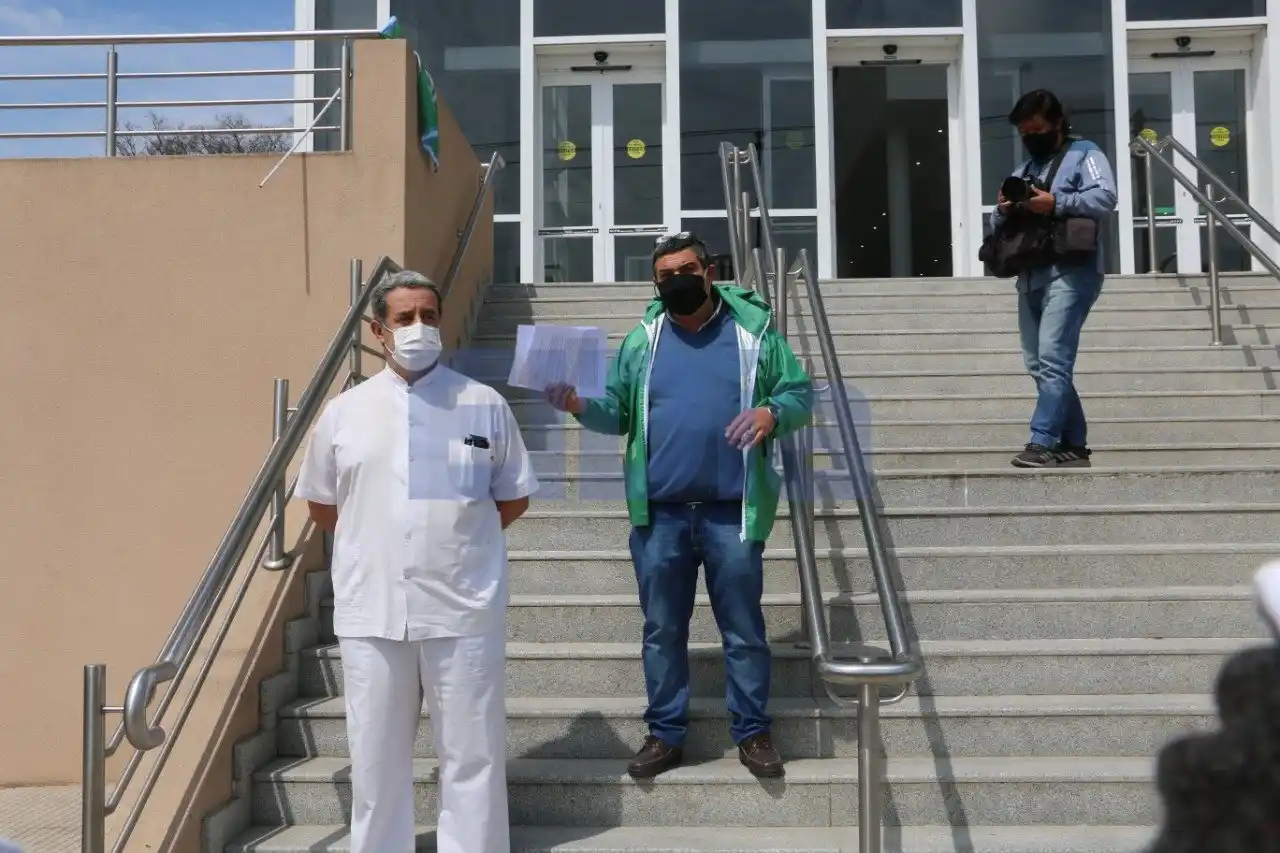 Trabajadores le pidieron la renuncia al Director del Hospital Centenario 
