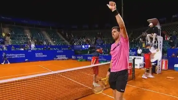 Delbonis pisó fuerte y superó el primer escollo