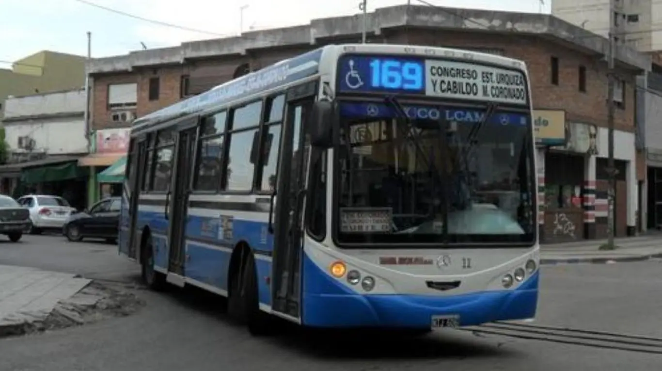Tres de Febrero: Choferes de la línea 169 organizan olla popular para aportar "su granito de arena" contra el coronavirus