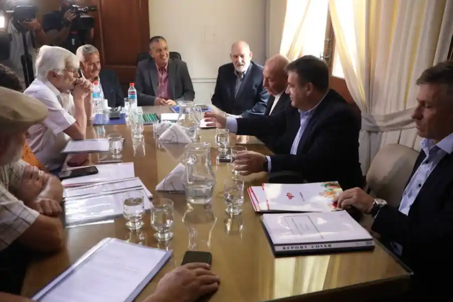 La provincia inició el diálogo paritario con los gremios de la administración central