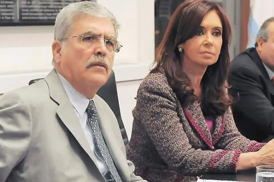 El Departamento de Estado les prohibe ingresar al país. La medida también afecta a sus familiares.