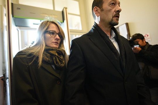 Sin dar declaraciones, los padres de Nahir no ingresaron a la sala