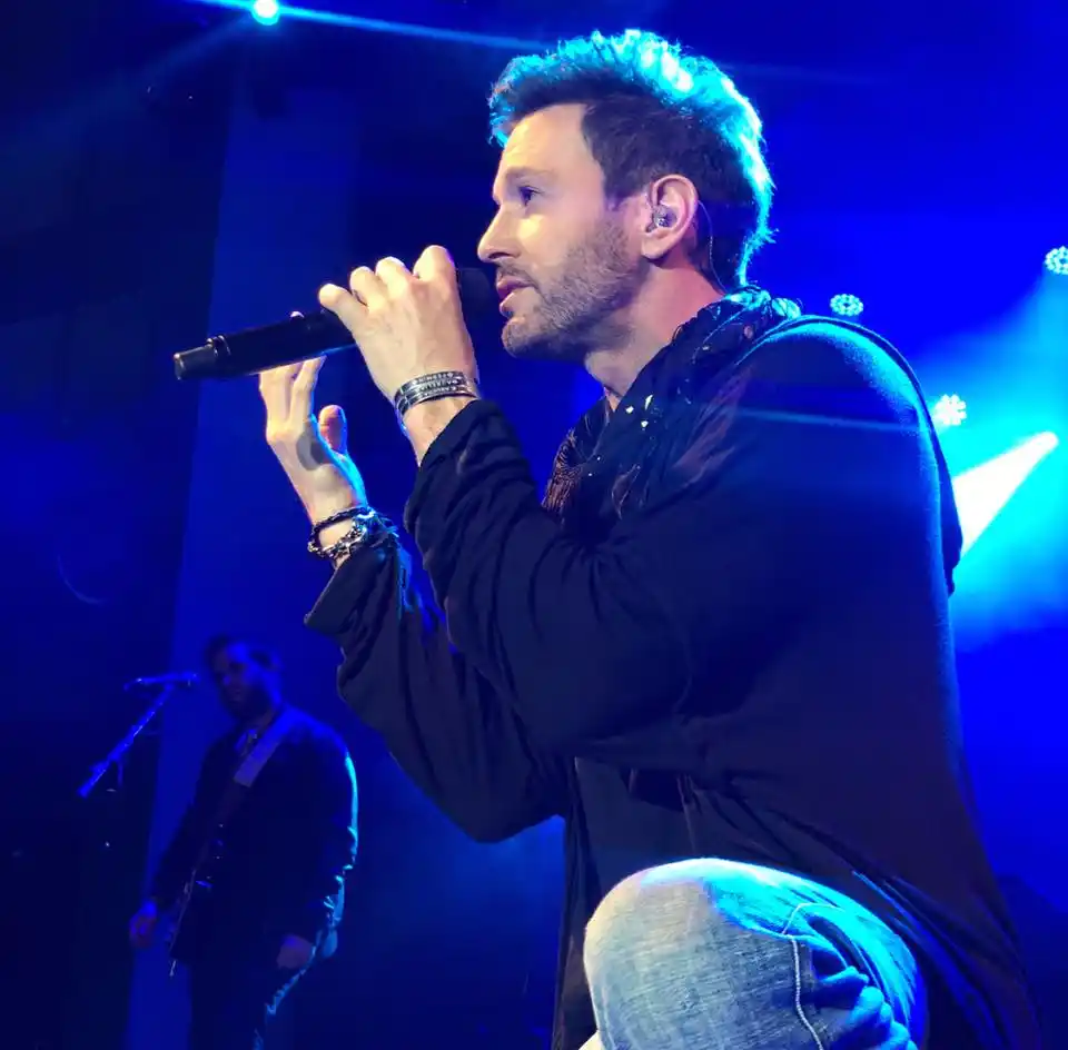 Axel vendrá a Crespo para la próxima Fiesta de la Avicultura