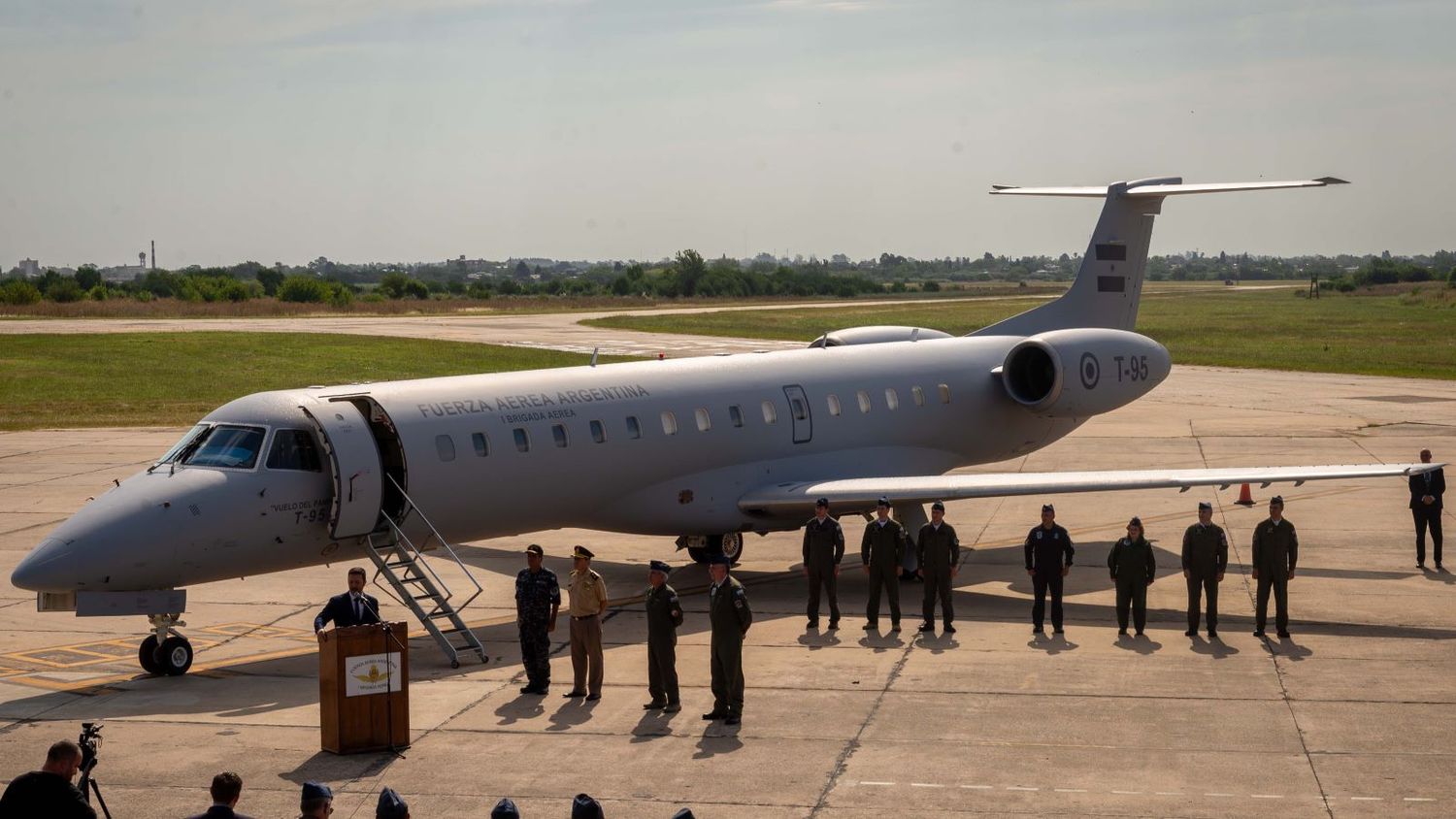 Reemplazo del Fokker F-28: la Fuerza Aérea Argentina incorporó su primer Embraer ERJ 140