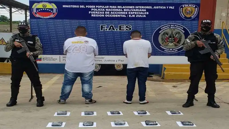 Capturaron a dos hombres con 20 PANELAS de DROGA “cripy” en Zulia