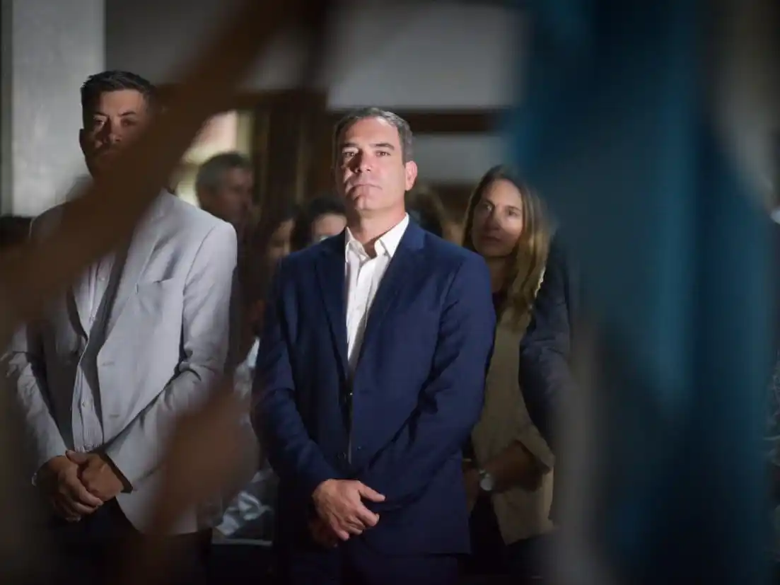 El intendente alentó a los alumnos a pedir ayuda cuando algo se les dificulte y a disfrutar del año que comienza.