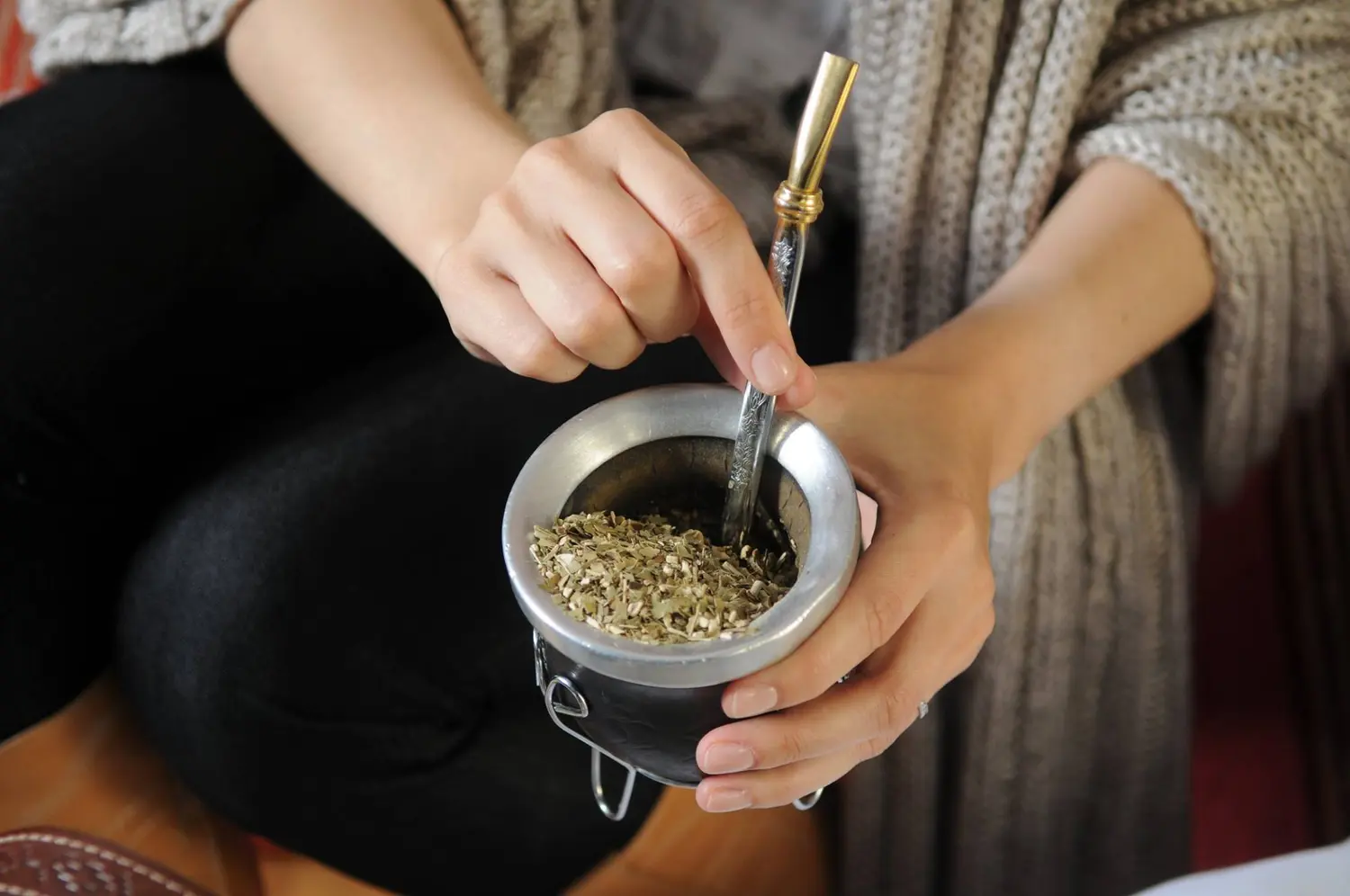 Esta opción, además de brindar un sabor dulce y exótico sin añadir azúcar, aporta beneficios nutricionales que pueden convertir al mate en una bebida todavía más saludable.