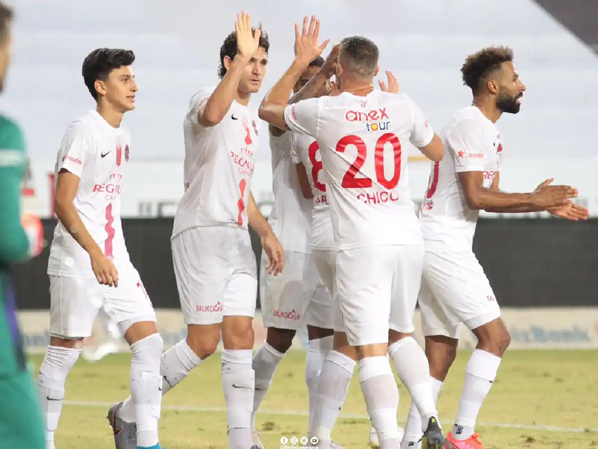 Gol de Blanco Leschuk en la Superliga de Turquía