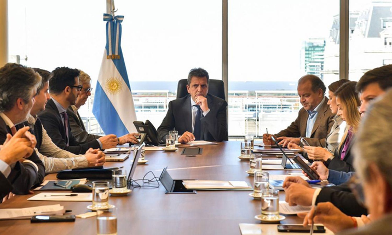 Integrantes del equipo económico rumbo a Washington para cerrar acuerdo