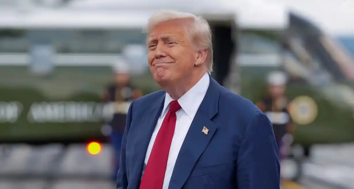 Trump busca reestructurar el comercio global elevando tarifas a más de 60 países. Foto: REUTERS / Ken Cedeno.