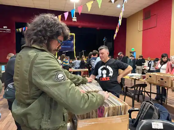 La Fiesta del libro usado, vinilo y diseño cumplió 1 año y volvió a copar El Cielito: “Es un éxito”
