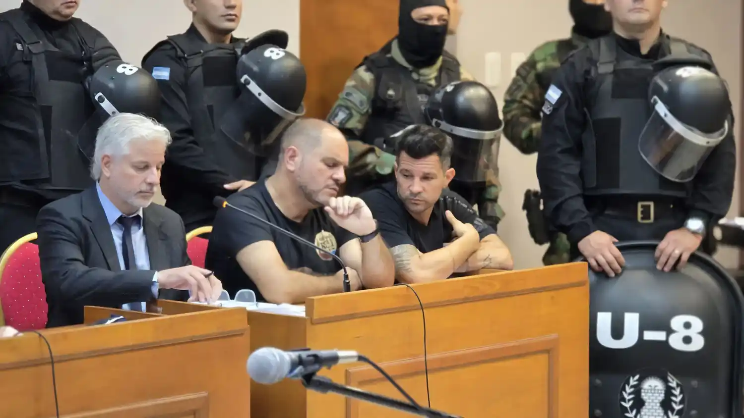 Leonardo Cositorto (al centro), líder de Generación Zoe, fue hallado culpable del delito de estafa y asociación ilícita.