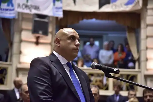 Conflictos de intereses en Provincia: Proyecto para obligar a funcionarios a presentar currículum