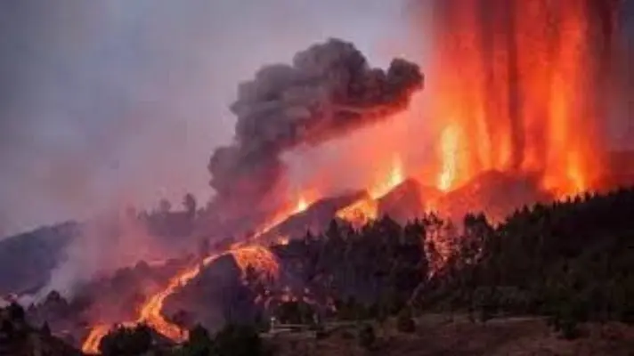 SE DETIENE UNA DE LAS COLADAS DE LAVA: volcán de La Palma sigue activo