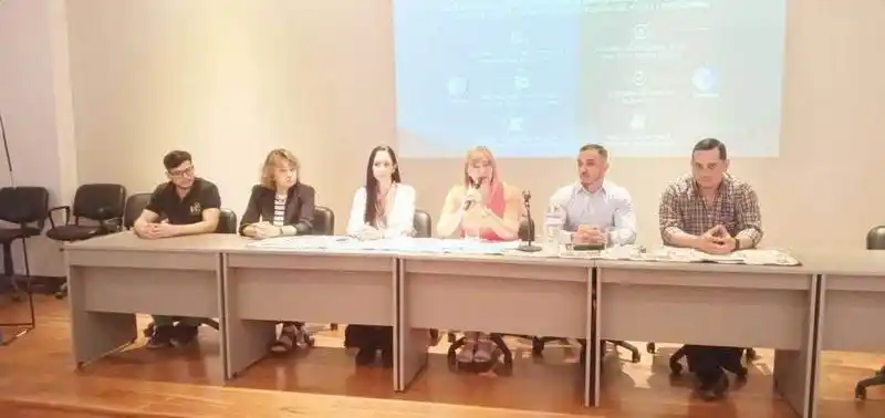 Desde enero, empleados públicos deberán
presentar su declaración jurada digital