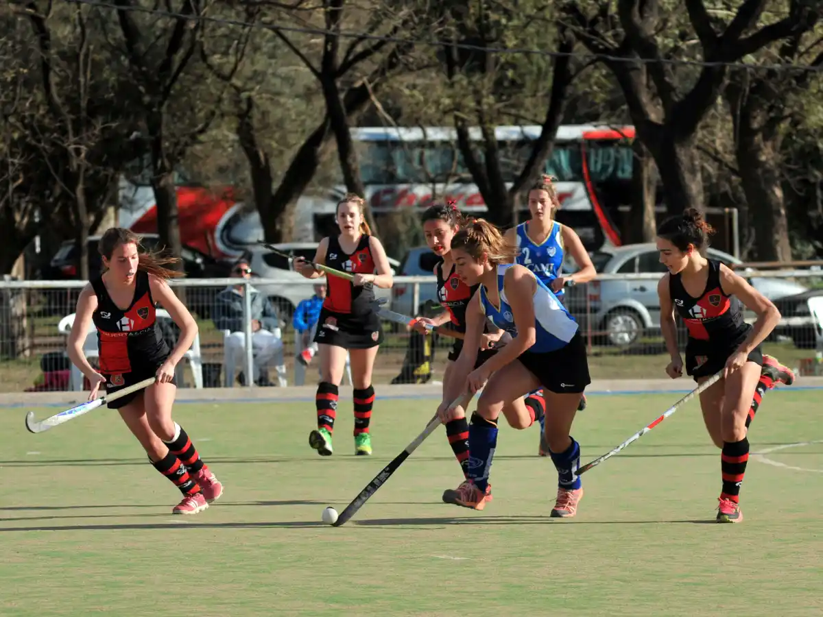 Opaca actuación y revés en casa