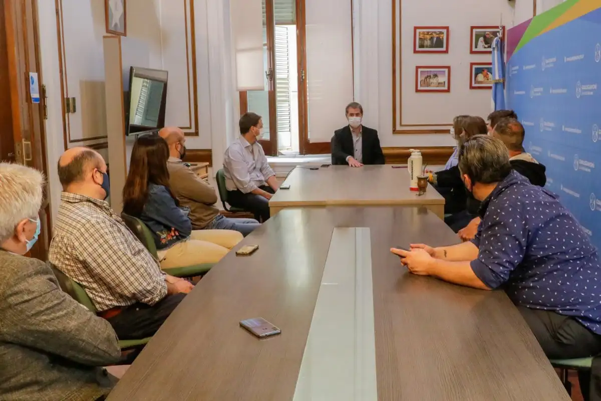 Piaggio encabezó una reunión organizativa por la apertura con Uruguay