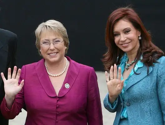 Cristina confirmó que visitará a Francisco junto a Bachelet en enero