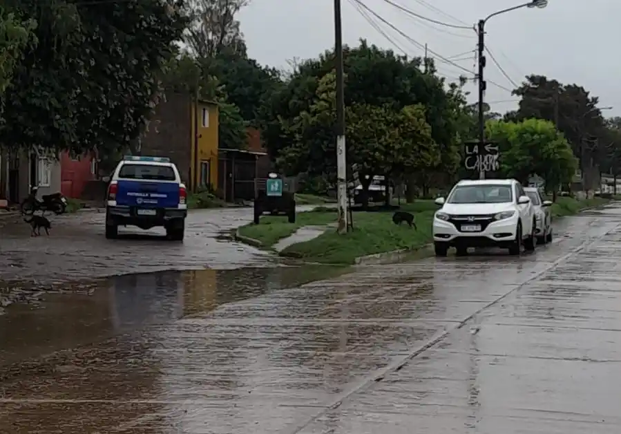 Defensa Civil en el corte de barranca