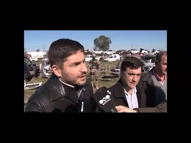 Recreo: compactan vehículos de un desarmadero ilegal
