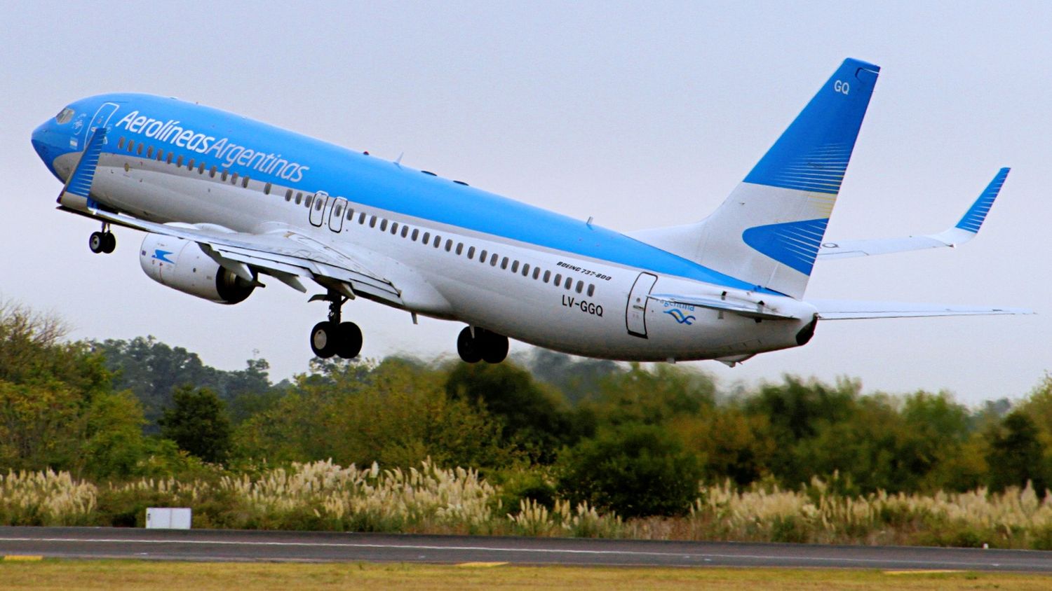 Aerolíneas Argentinas consolida sus vuelos regionales en Ezeiza desde abril