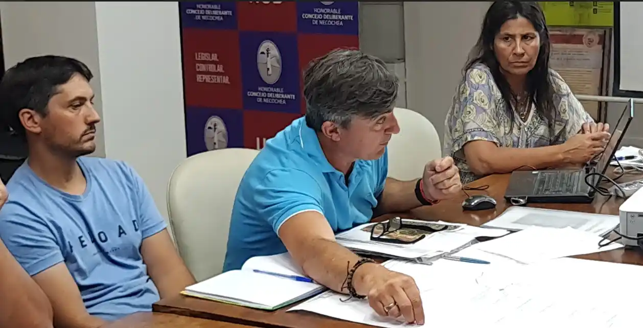 Explicaciones. Brindó ayer a los concejales Adrián Furno