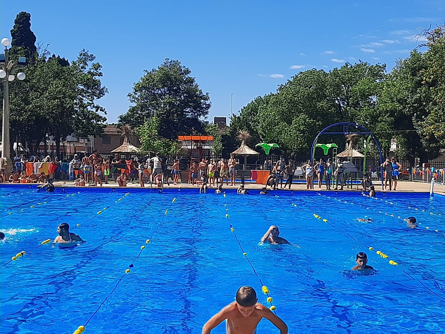 Divertida actividad en el Parque Municipal General Belgrano.