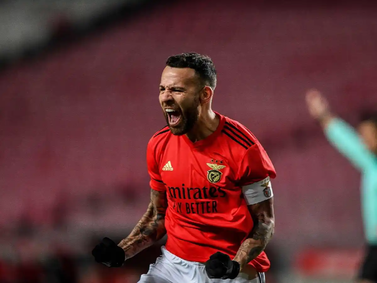 Otamendi anotó un tanto en el triunfo de Benfica