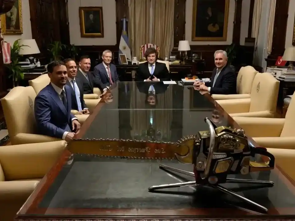 Javier Milei y Pablo Quirno junto al empresario Peter Thiel.