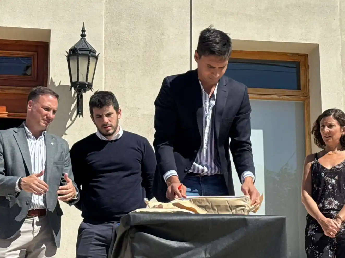 Freyres, Enrico, Chiarella y Di Gregorio, en el acto de apertura de sobres frente a la Comuna de San Francisco. Foto: GSF