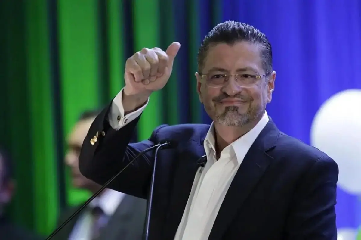 Rodrigo Chaves se juramenta como el nuevo presidente de Costa Rica