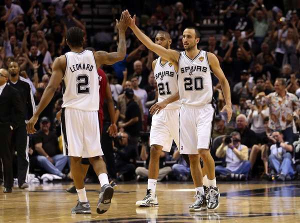 Los Spurs de Ginóbili ganan 2-1 la serie final de la NBA