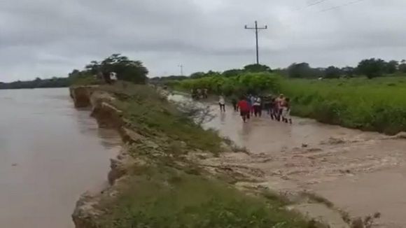 ¡EMERGENCIA EN ZULIA!  Se rompió el dique y ahora están en riesgo de perderlo todo en Catatumbo
