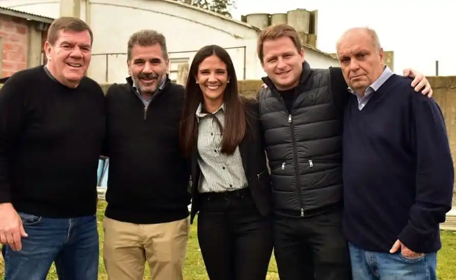 Vallota junto a Ritondo y figuras del PRO en plenario provincial