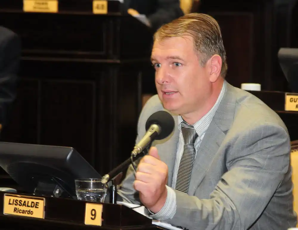 Ricardo Lissalde aseguró que la Ley Impositiva esconde un "40% de aumento de impuestos"