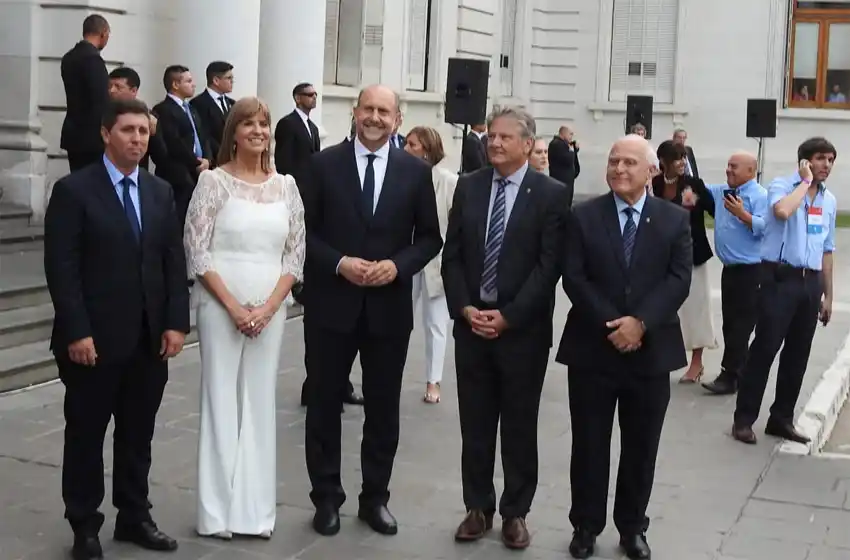 Omar Perotti asume como gobernador de Santa Fe ante la presencia de Alberto Fernández