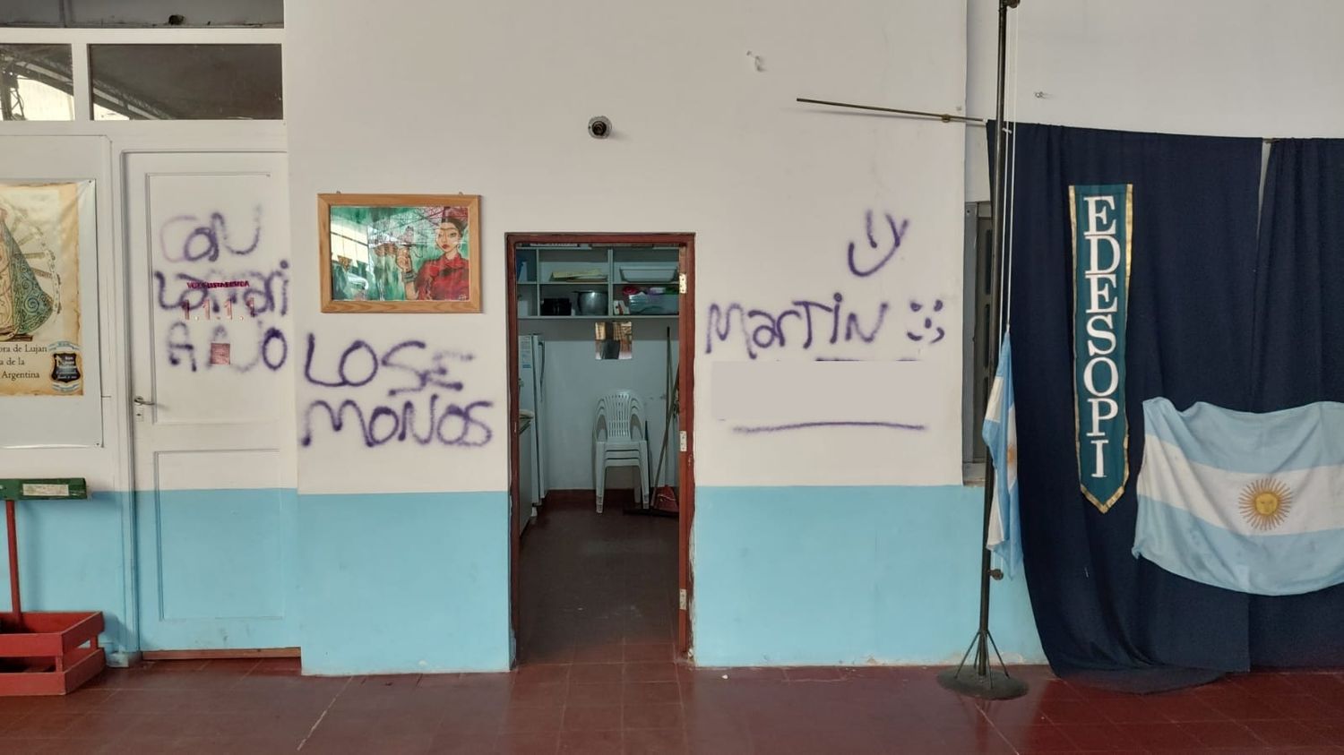 imagen "Los monos" robaron dos veces la misma escuela y pidieron recompensa para devolver las cosas