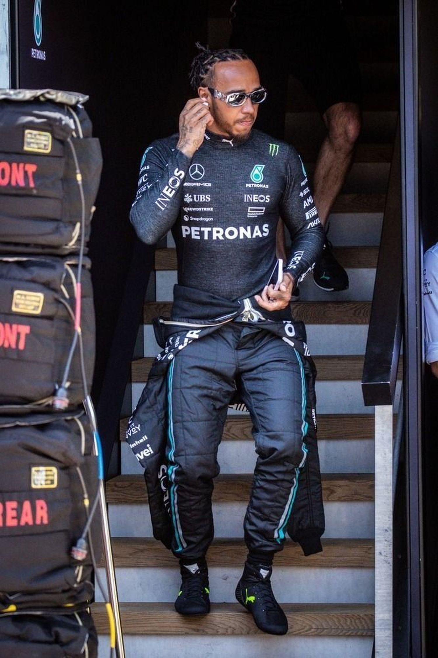 "Es raro que pida disculpas", dice un excompañero de Lewis Hamilton