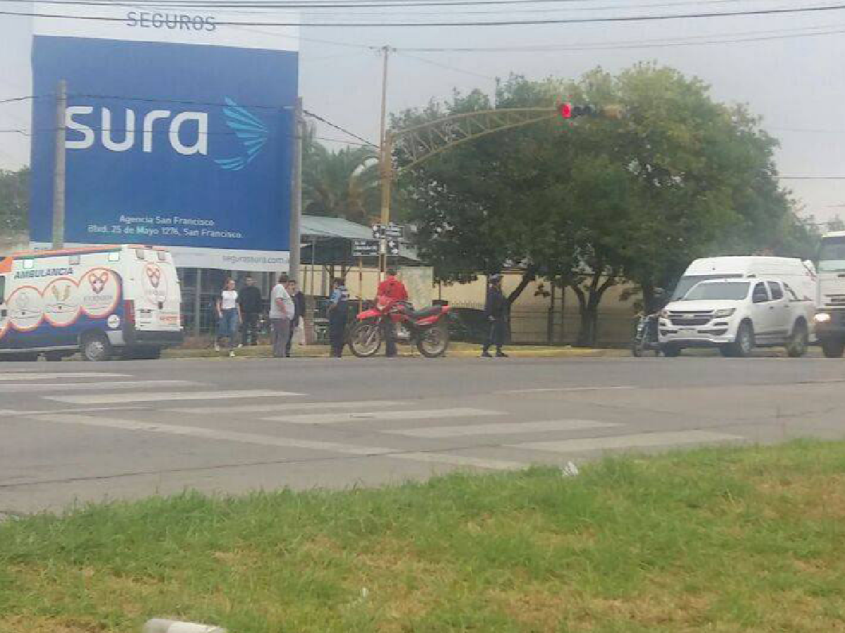 Motociclista busca testigos para dar con la camioneta  que la chocó y huyó   