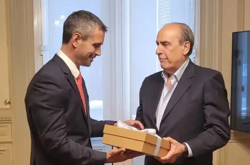 DNU: el Gobierno modificó el artículo que impedía a los médicos recetar marcas específicas de remedios