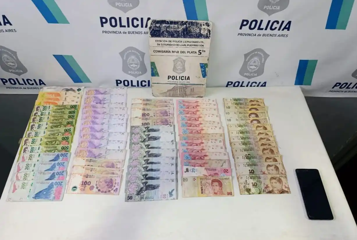 El conductor de 76 años recuperó el dinero y su celular.