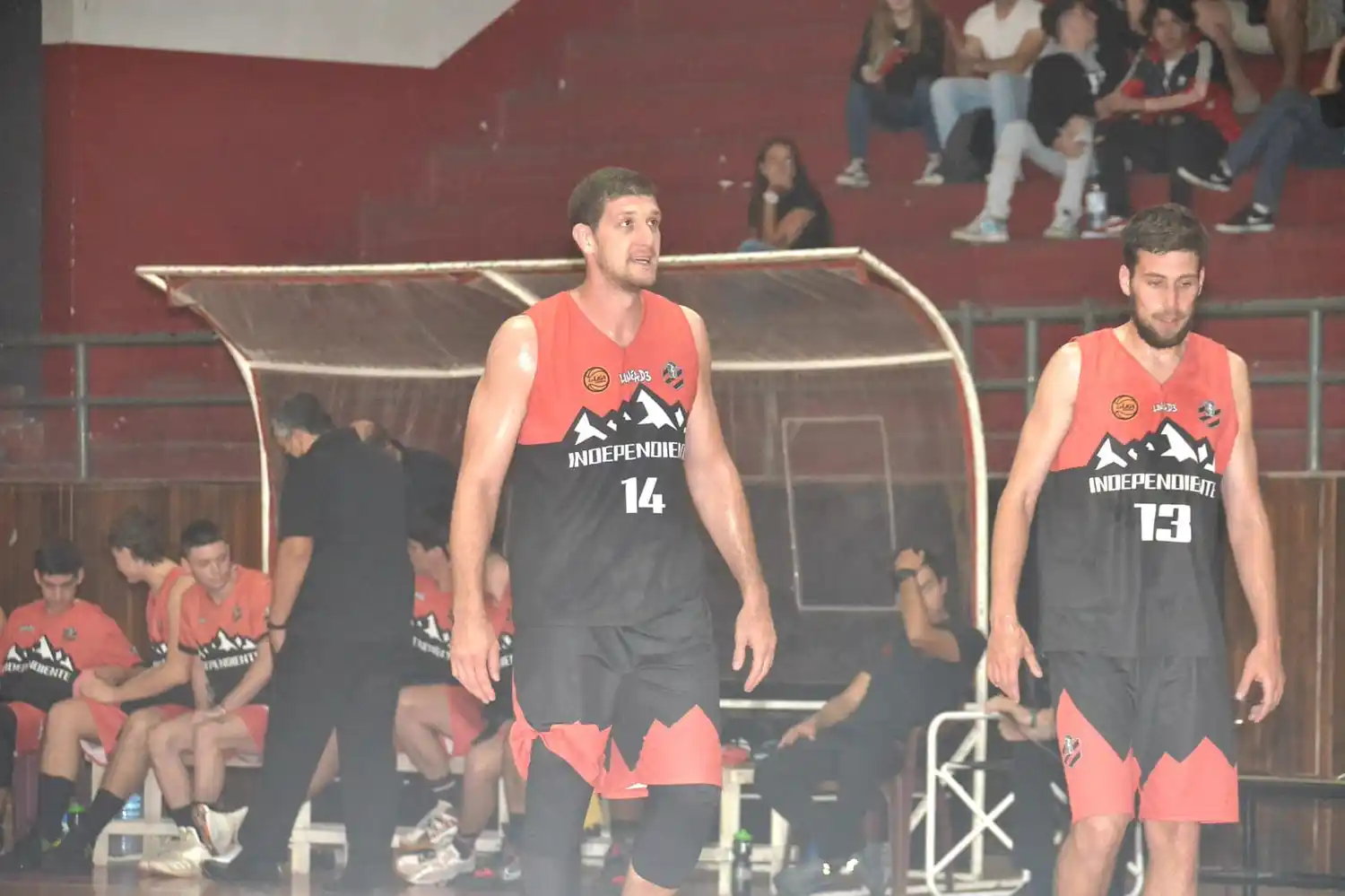 Arca y Gutkin, en la derrota ante Atlético Pilar.