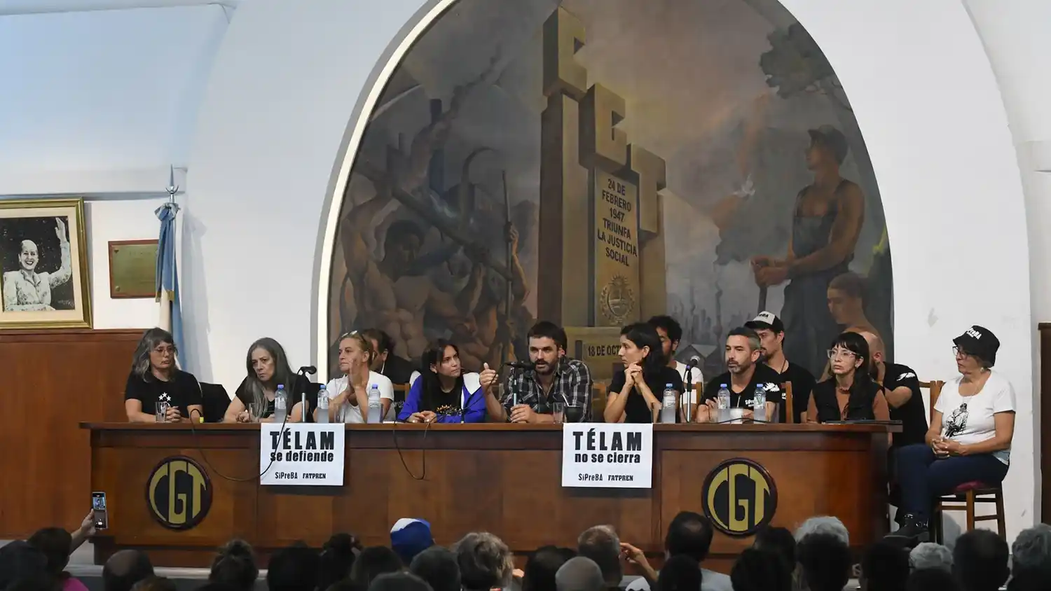 Desde el edificio de la CGT, los trabajadores de Télam rechazaron los retiros voluntarios y decidieron mantener los acampes