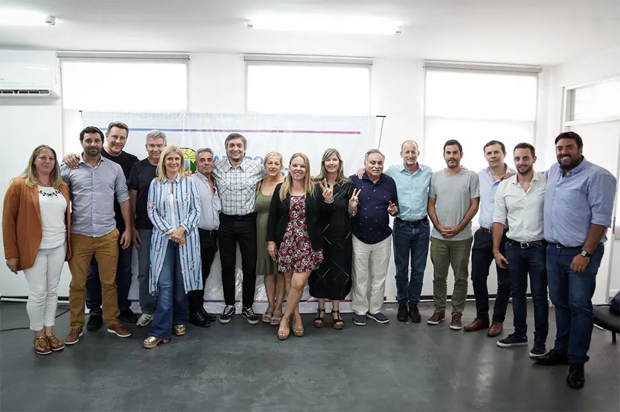 Máximo Kirchner junto a presidentes del PJ en La Plata