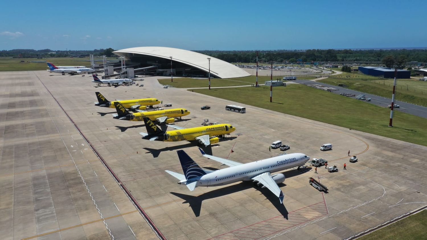 La final de la Copa Libertadores llenó de aviones los principales aeropuertos de Uruguay