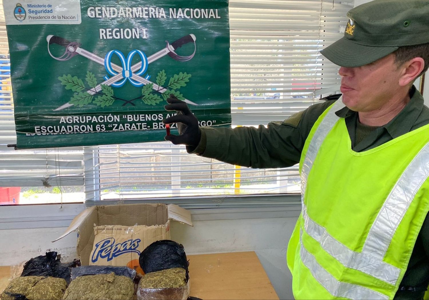 Hallaron marihuana en una encomienda y mediante una entrega vigilada detuvieron al destinatario