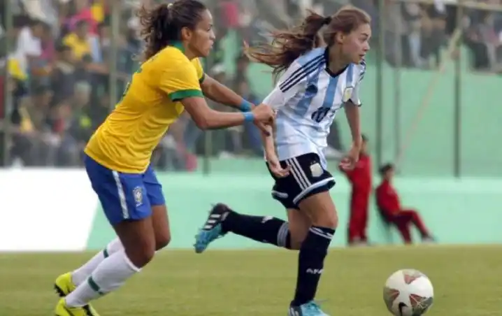 Estefy, "La Messi" mendocina que la rompe en la Selección femenina de fútbol