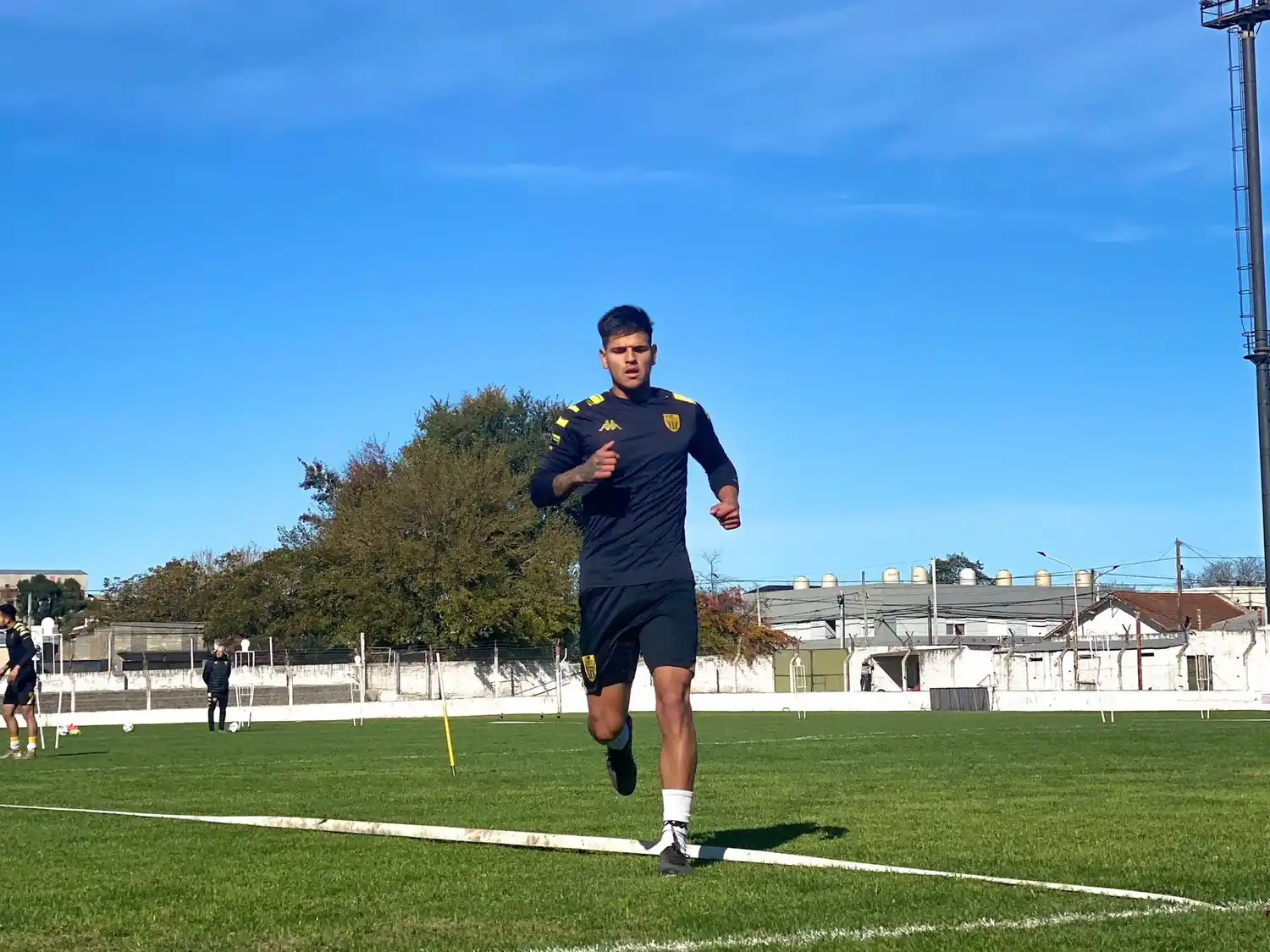 FOTO PRENSA SANTAMARINA Domínguez abrió el marcador en el más reciente partido que jugó Santamarina.