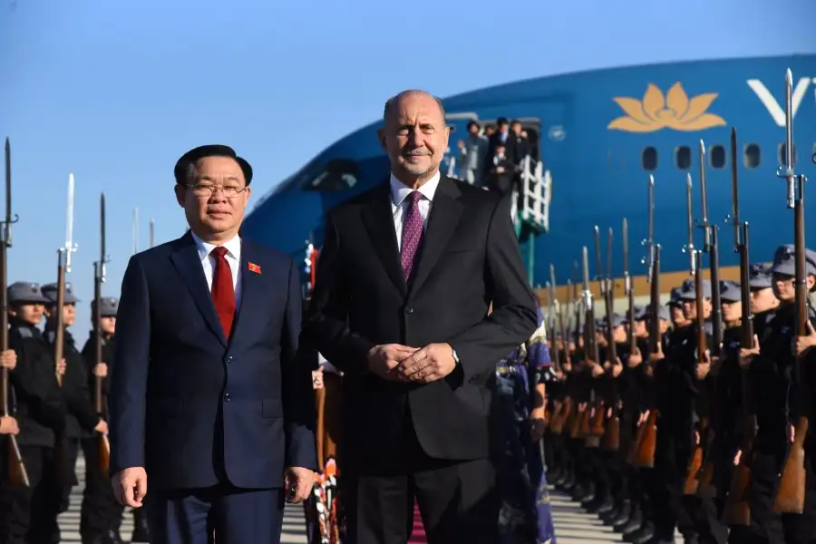 En Rosario Omar Perotti recibió a Vuong Dinh Presidente de la Asamblea de Vietnam